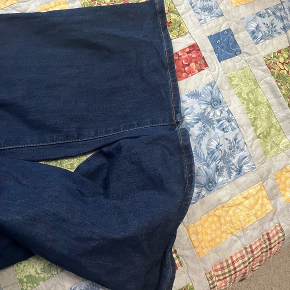 Boot cut full panel maternity jeans from Old Navy - Picture 5 of 8